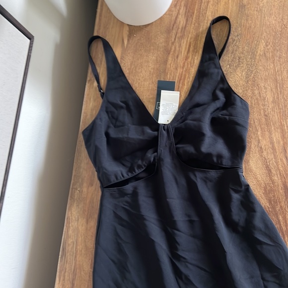 Slim Cut Out Midi Dress - Picture 5 of 5